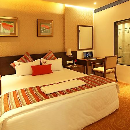 Hotel Preeti Executive Satara Esterno foto