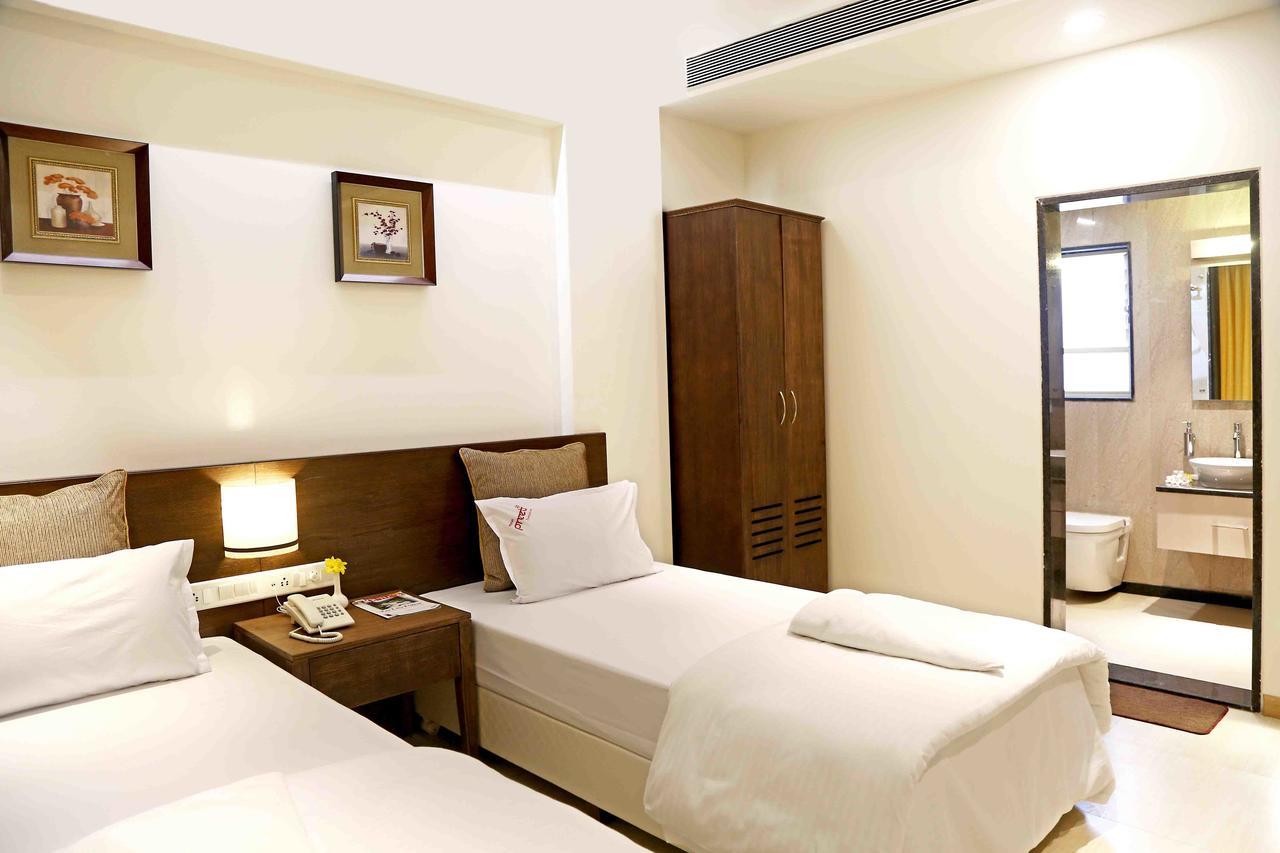 Hotel Preeti Executive Satara Esterno foto
