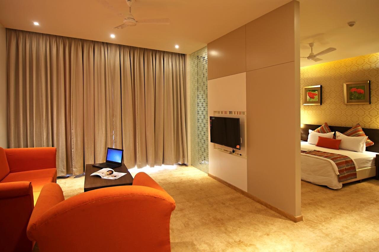 Hotel Preeti Executive Satara Esterno foto