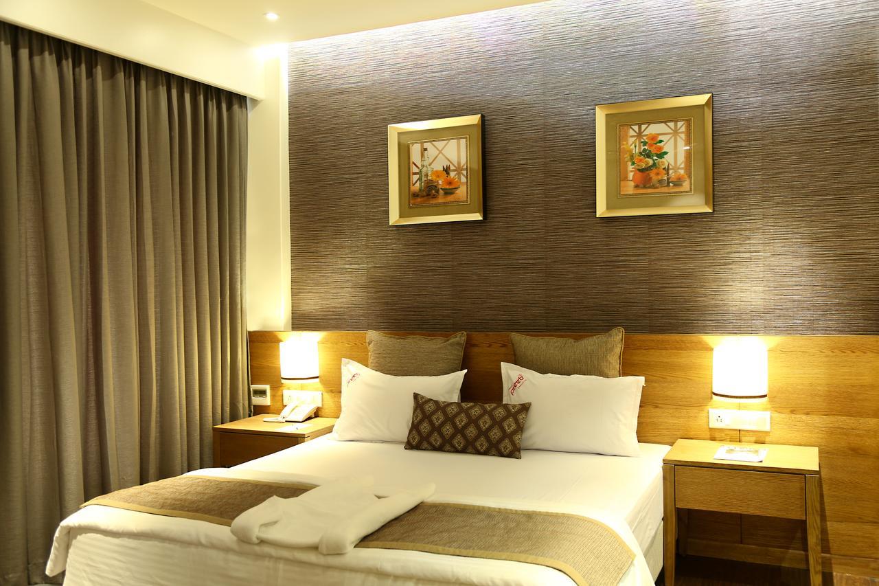 Hotel Preeti Executive Satara Esterno foto