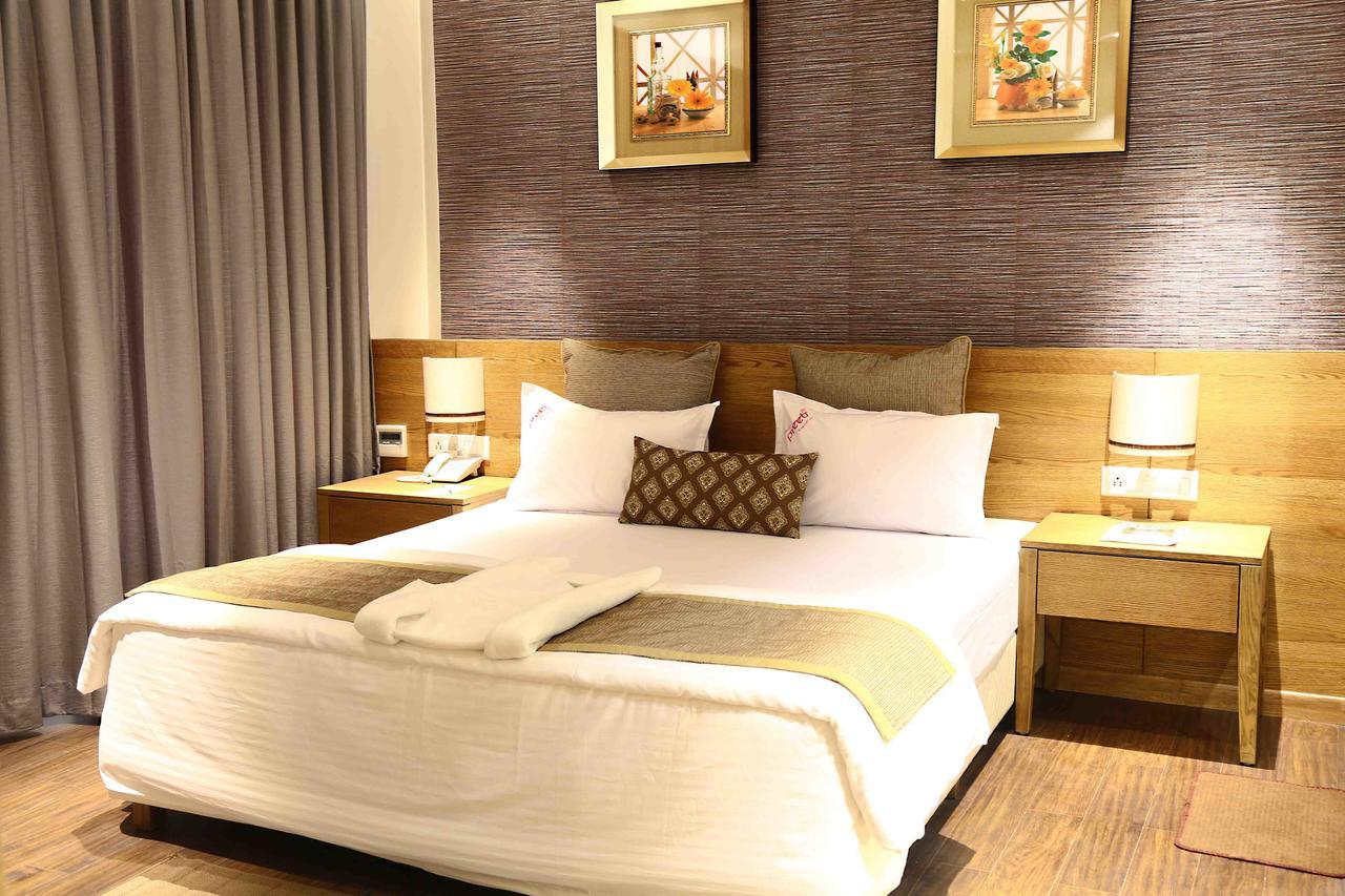 Hotel Preeti Executive Satara Esterno foto