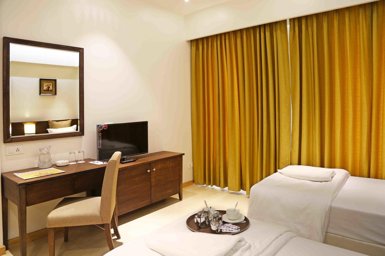 Hotel Preeti Executive Satara Esterno foto
